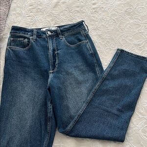 Hollister Mom Jean Size 27